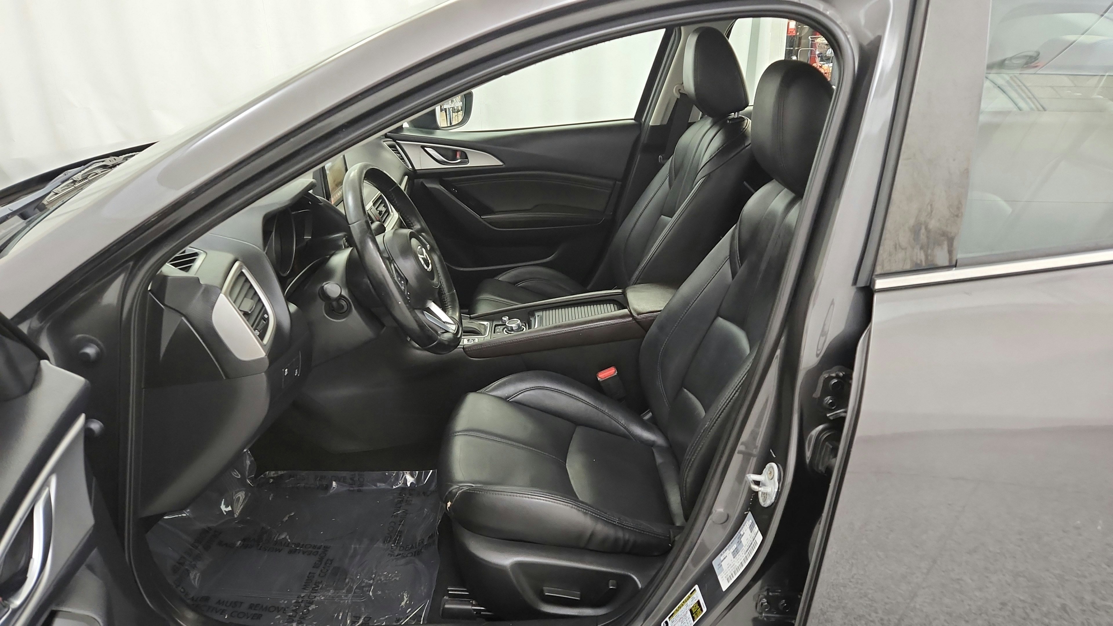 Used 2018 MAZDA MAZDA3 Touring FWD image 18