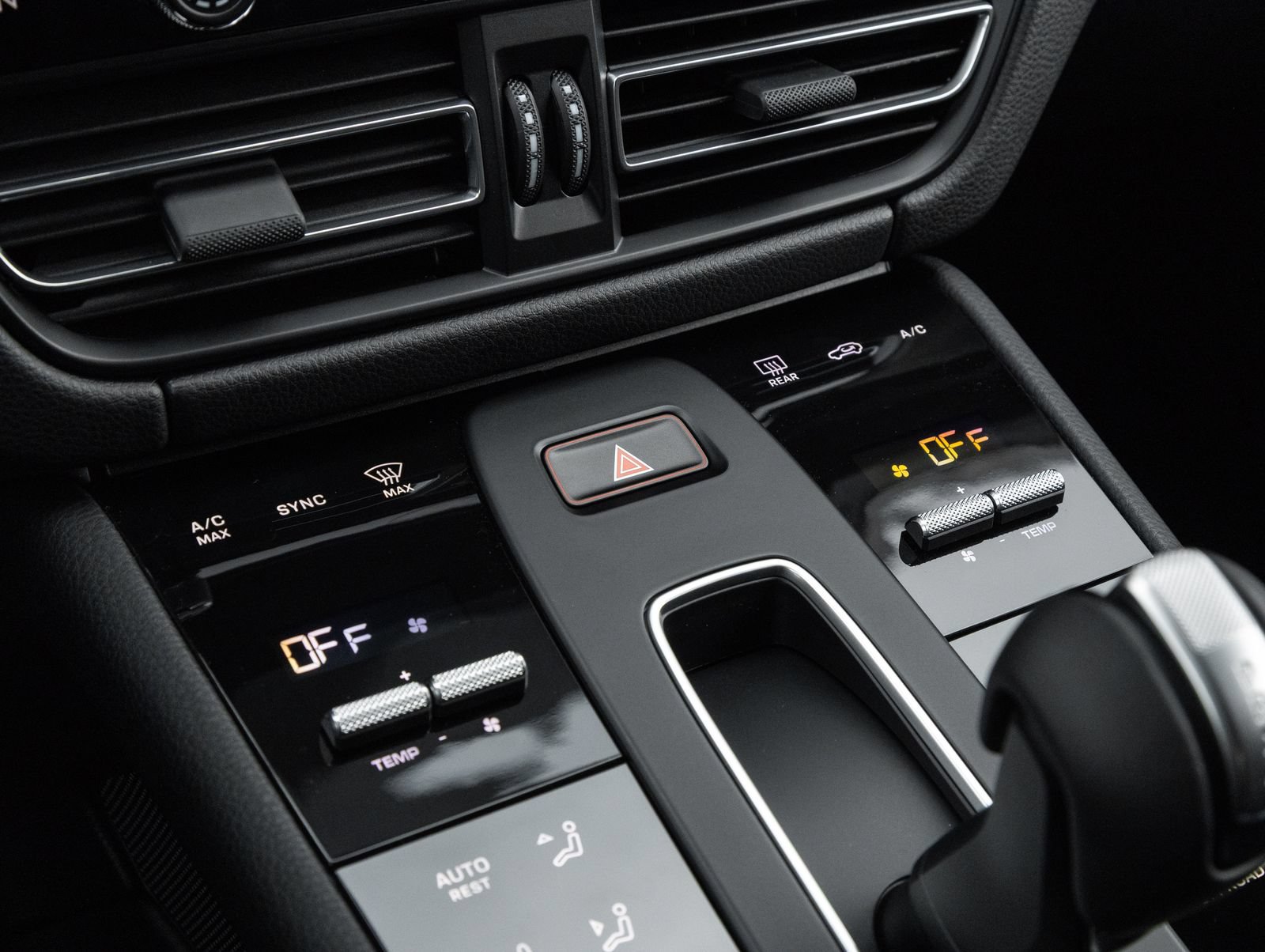 Certified 2026 Porsche Macan AWD/4WD image 25