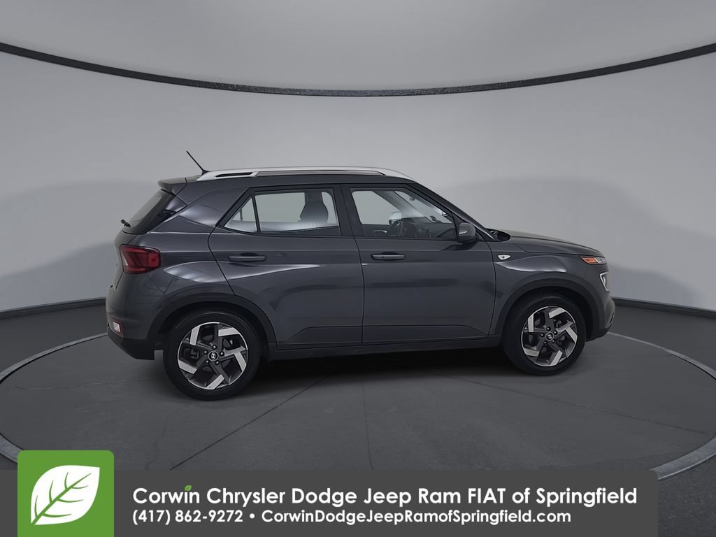 Used 2025 Hyundai Venue SEL FWD image 16