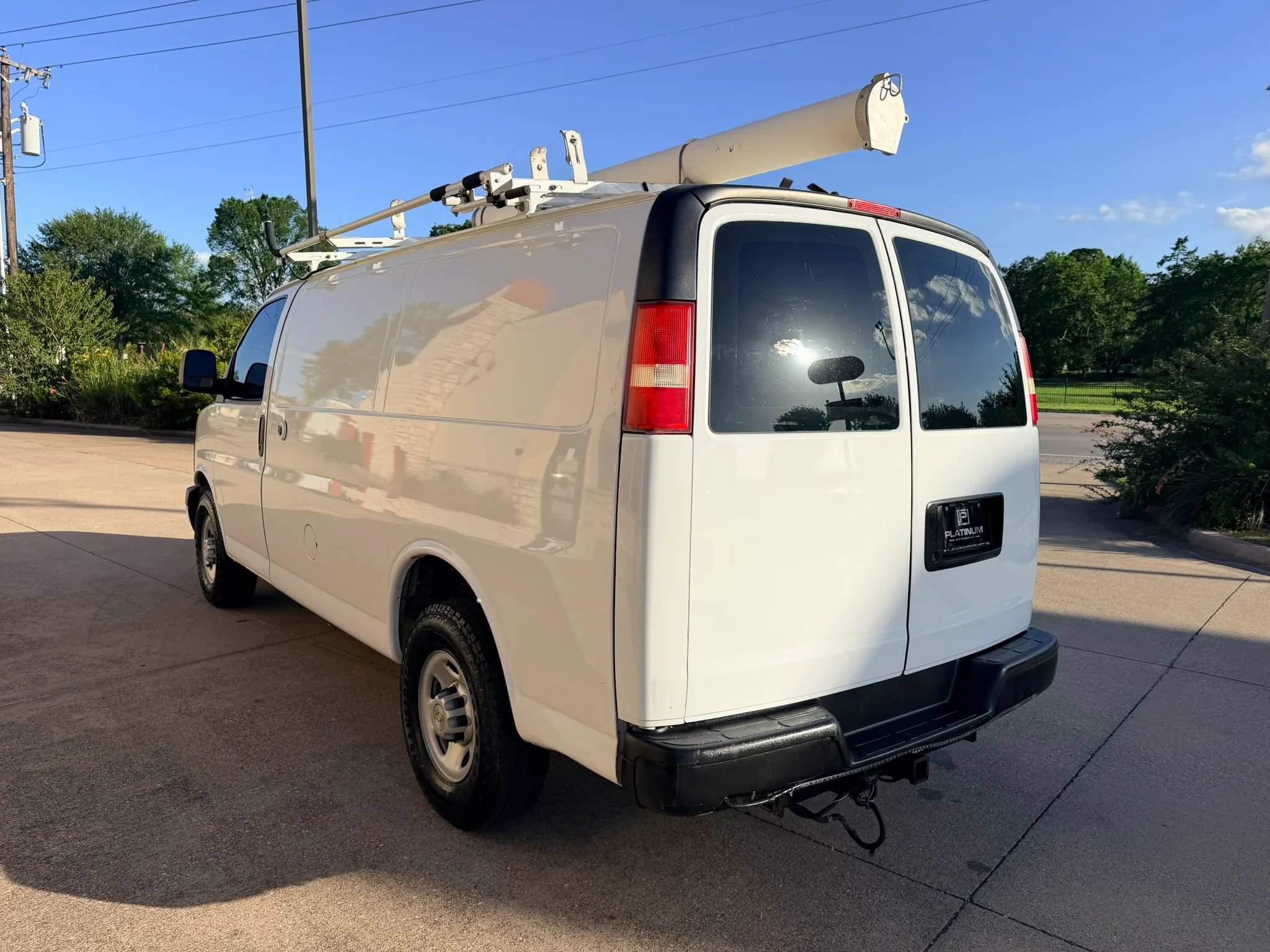 Used 2012 Chevrolet Express 2500 RWD image 3