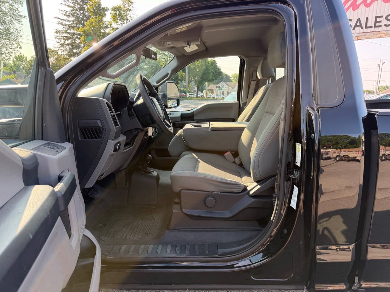 Used 2017 Ford F250 XL w/ Power Equipment Group AWD/4WD image 9
