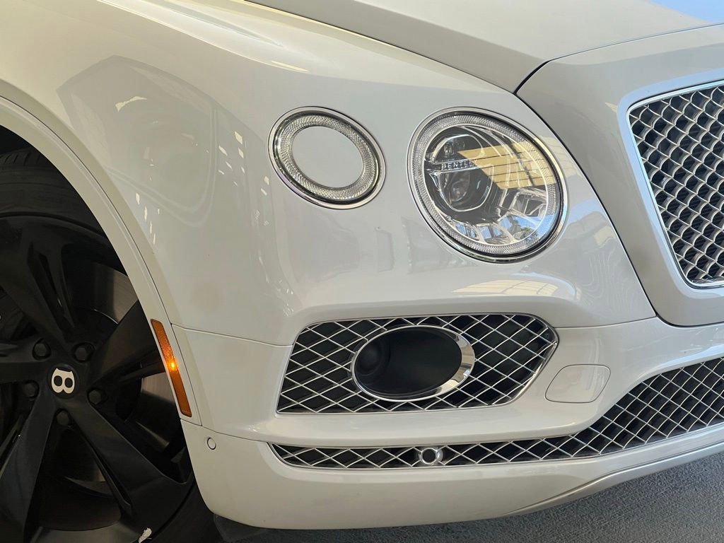 Used 2017 Bentley Bentayga AWD/4WD image 37