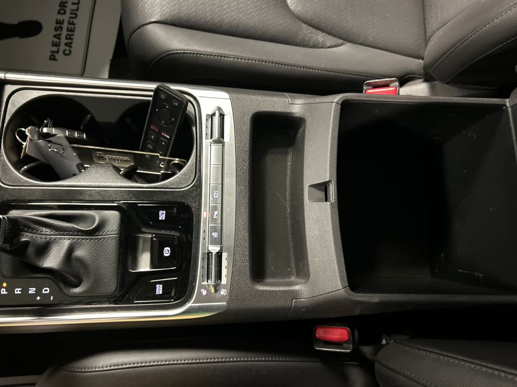 Used 2025 Kia Carnival SX Prestige FWD image 19