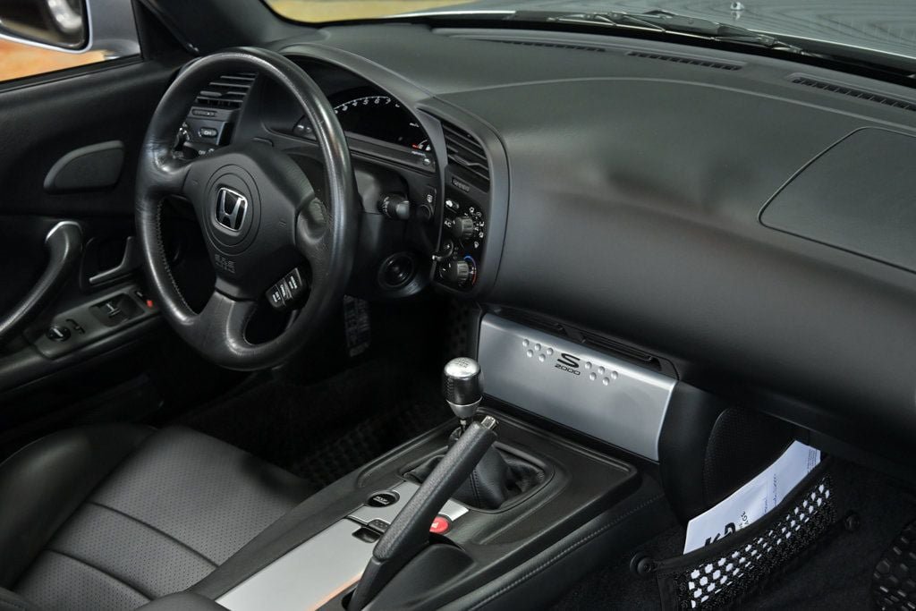 Used 2005 Honda S2000 image 36