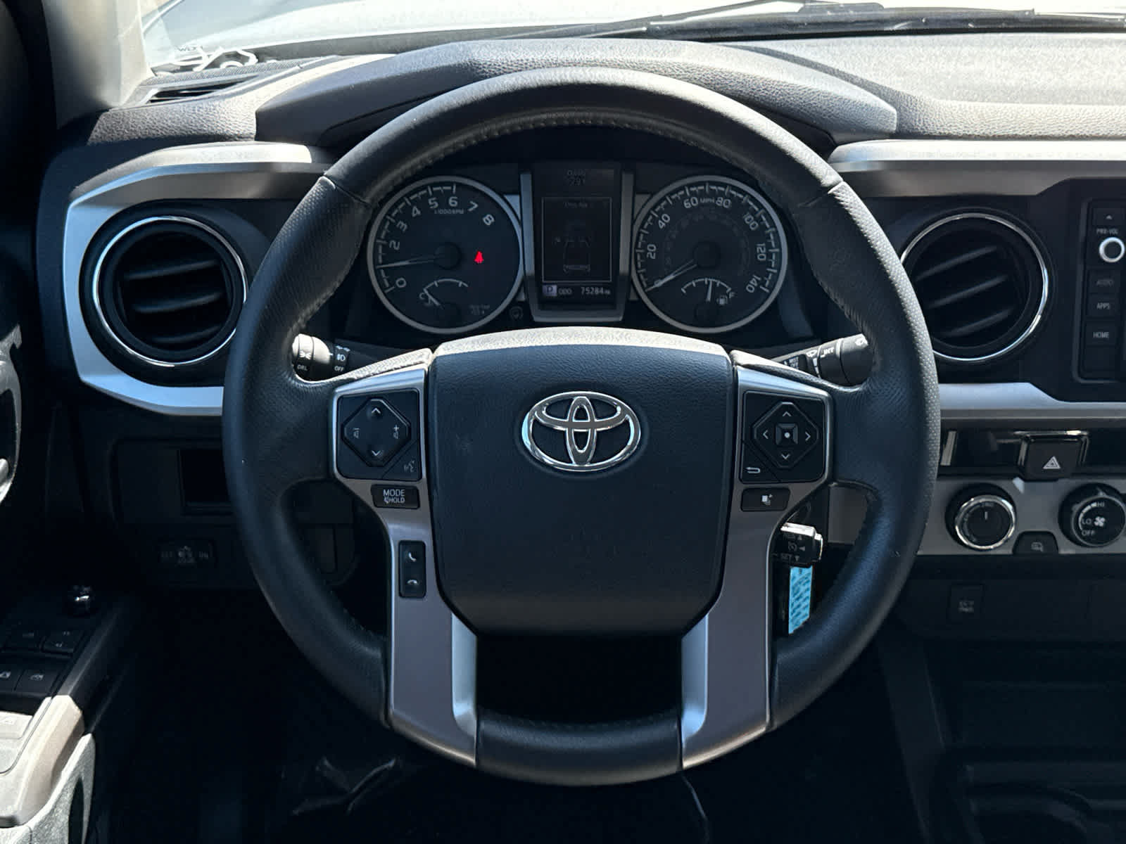 Used 2016 Toyota Tacoma SR5 w/ SR5 Appearance Package (SN) AWD/4WD image 11