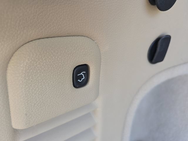 Used 2018 Jeep Grand Cherokee Overland AWD/4WD image 16