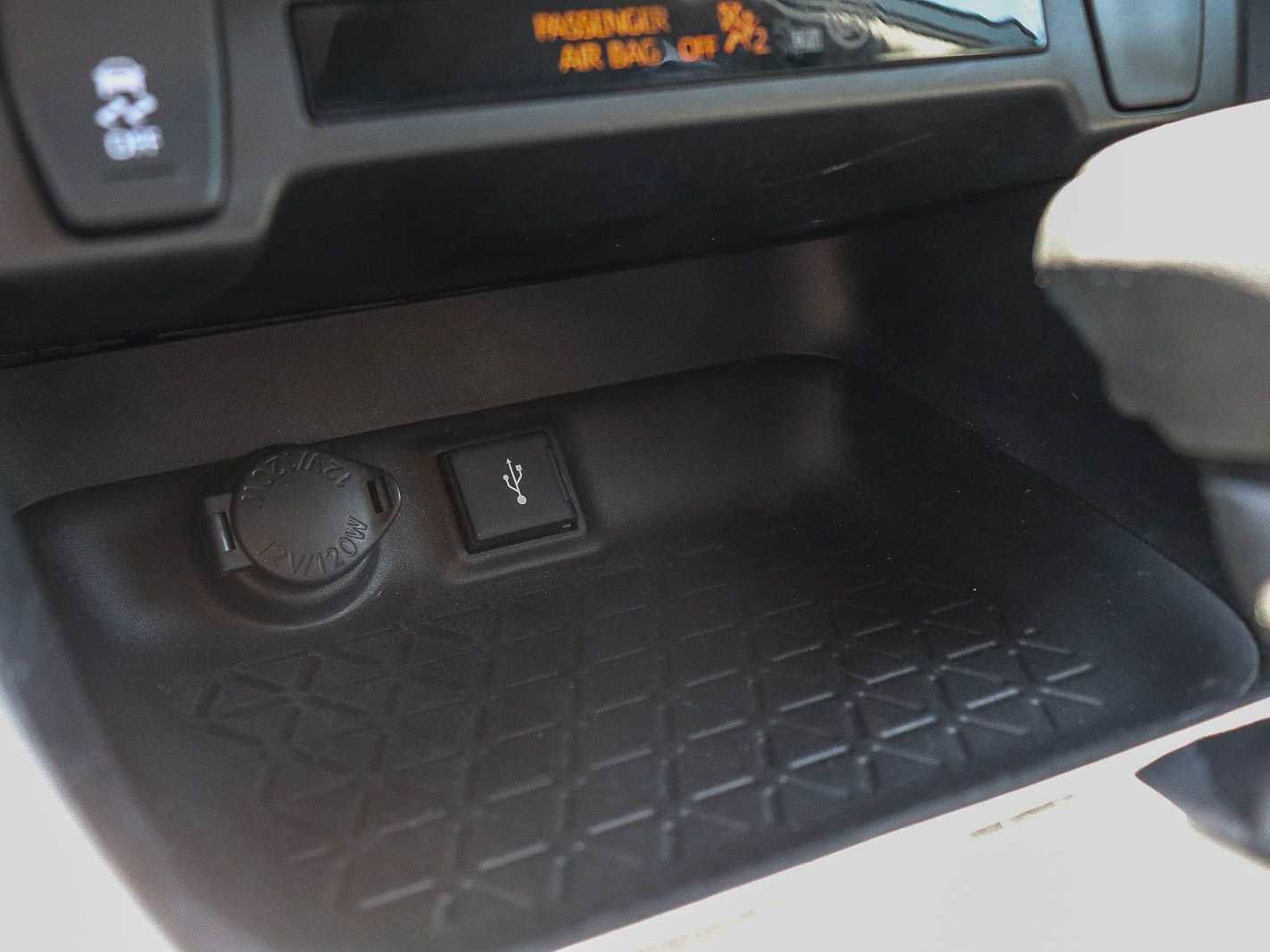 Used 2021 Toyota RAV4 XLE w/ Carpet Mat Package (TMS) AWD/4WD image 22