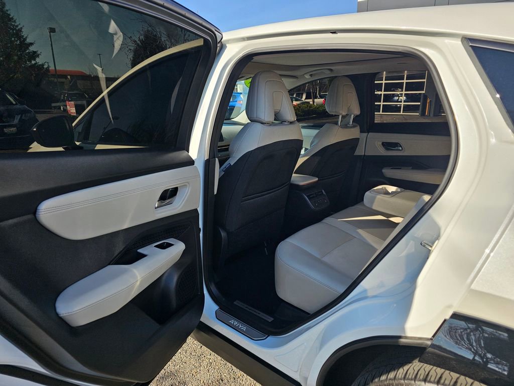 Used 2024 Nissan Ariya AWD image 12