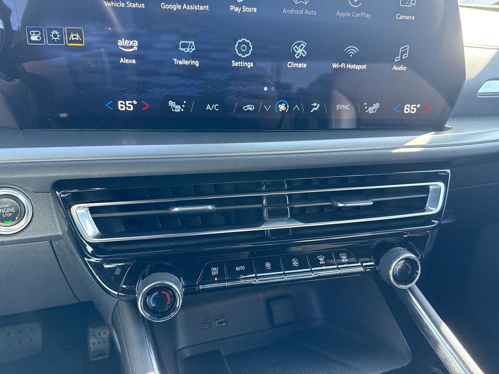 Used 2025 Chevrolet Traverse LT AWD/4WD image 19