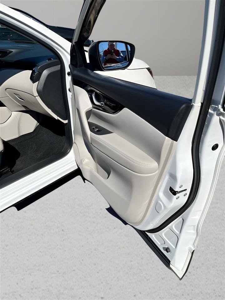 Used 2022 Nissan Rogue Sport SL w/ Premium Package image 28