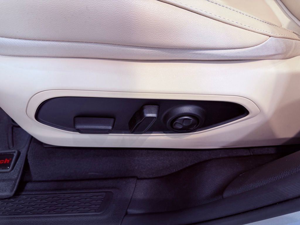 Used 2024 Jeep Grand Cherokee Limited w/ Black Appearance Package image 22