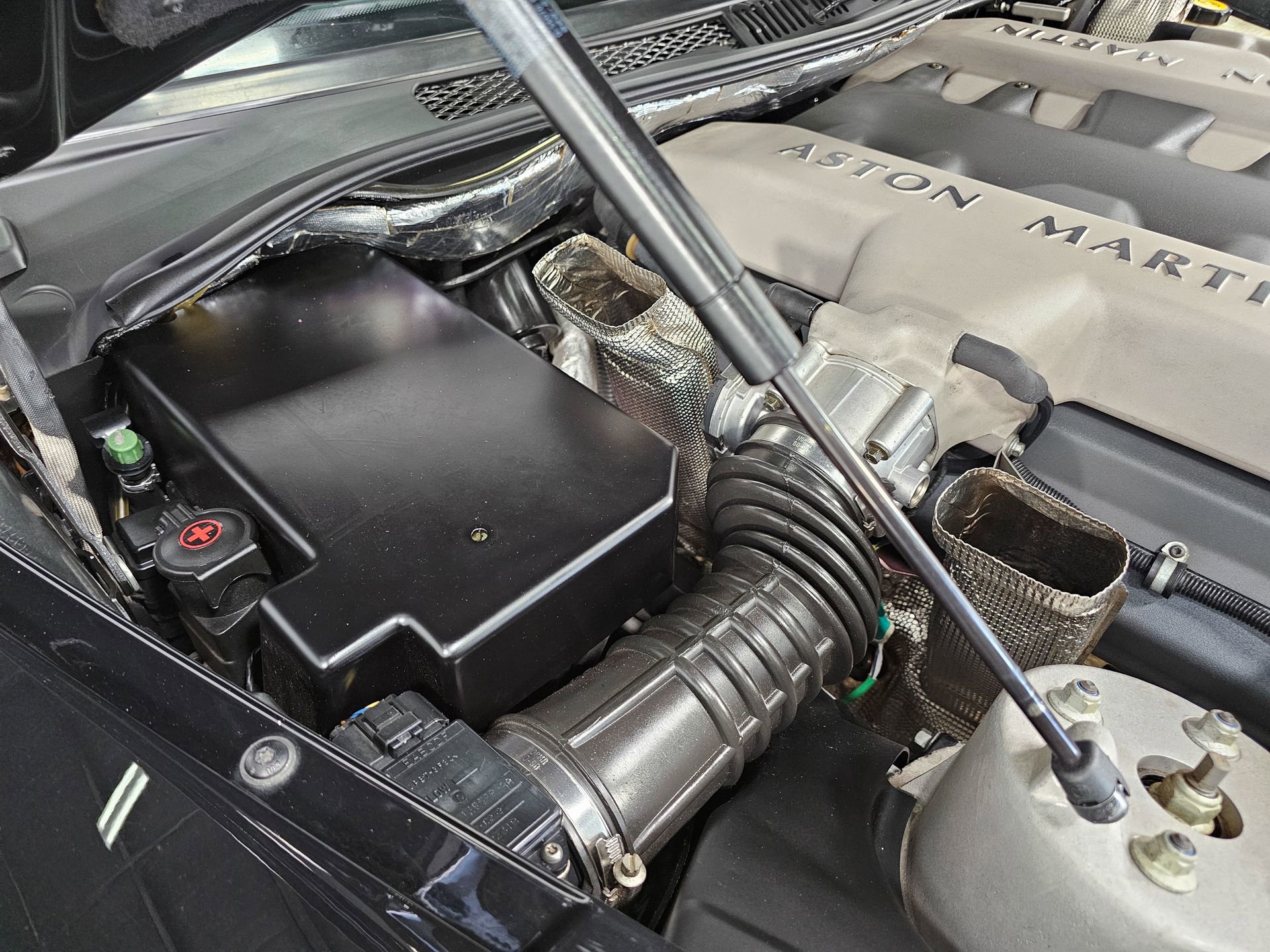Used 2004 Aston Martin Vanquish RWD image 25