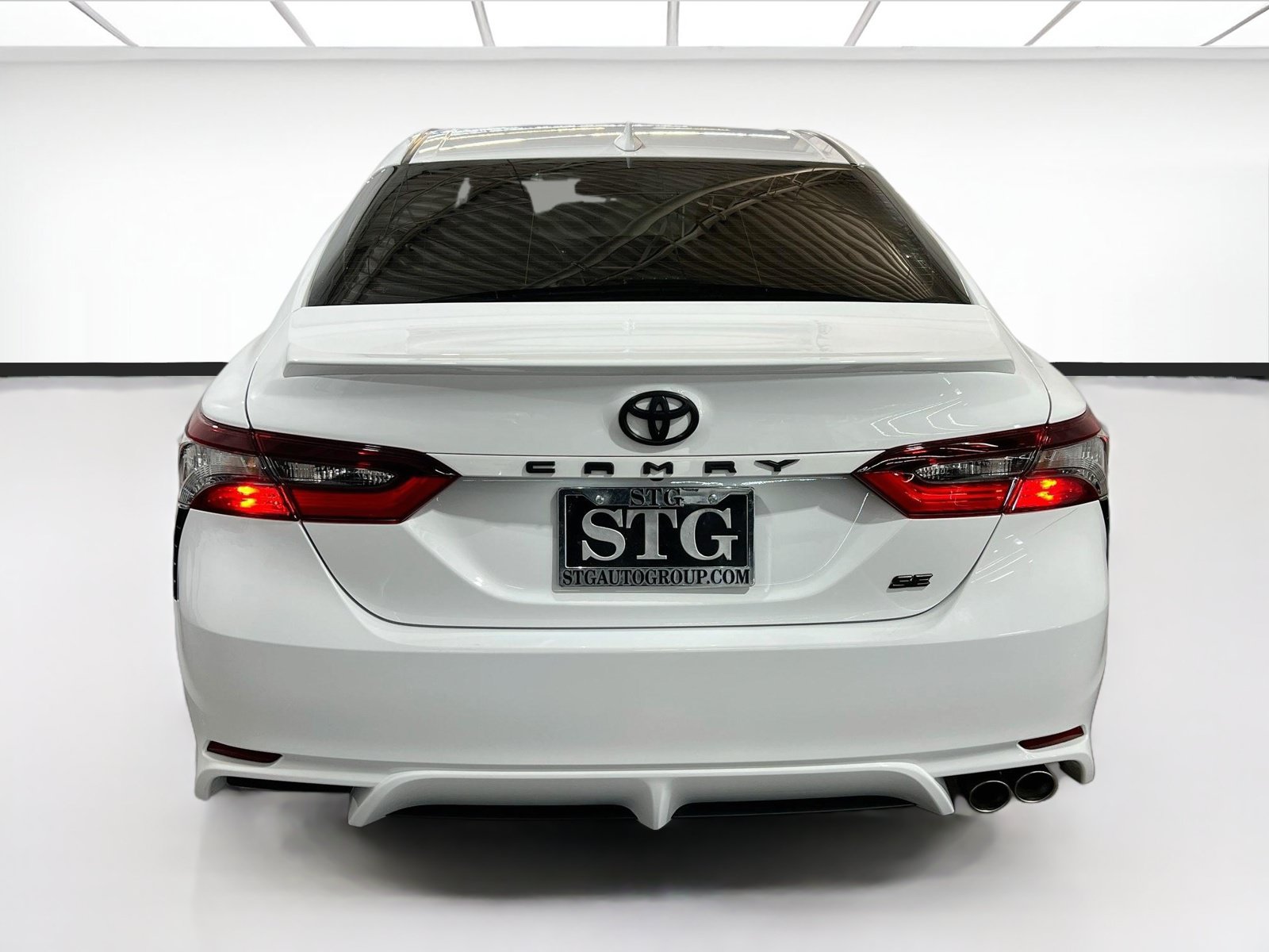 Used 2023 Toyota Camry SE FWD image 5