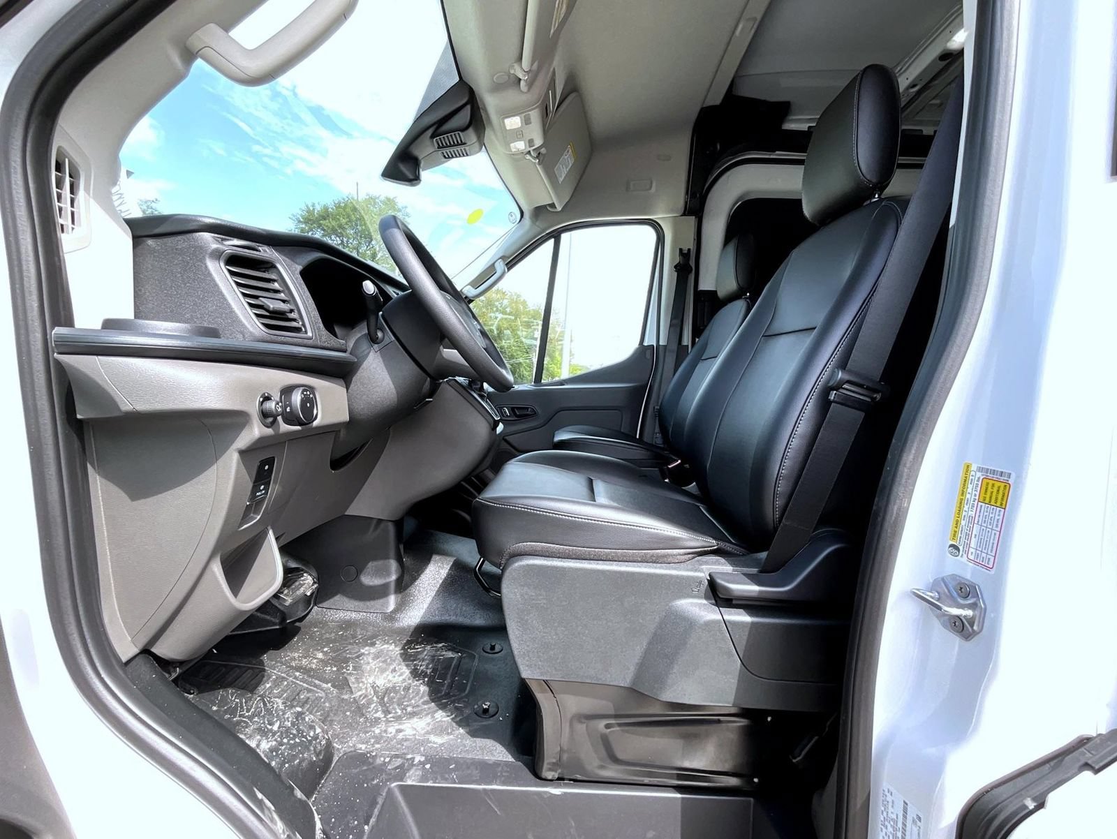 New 2027 Ford Transit 250 148 Medium Roof w/ Load Area Protection Package RWD image 11