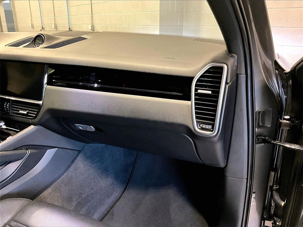 Certified 2022 Porsche Cayenne E-Hybrid image 19