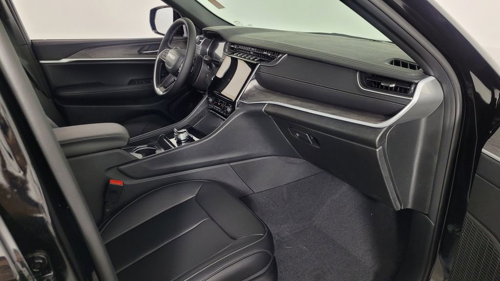 New 2025 Jeep Grand Cherokee Limited w/ Black Appearance Package image 34