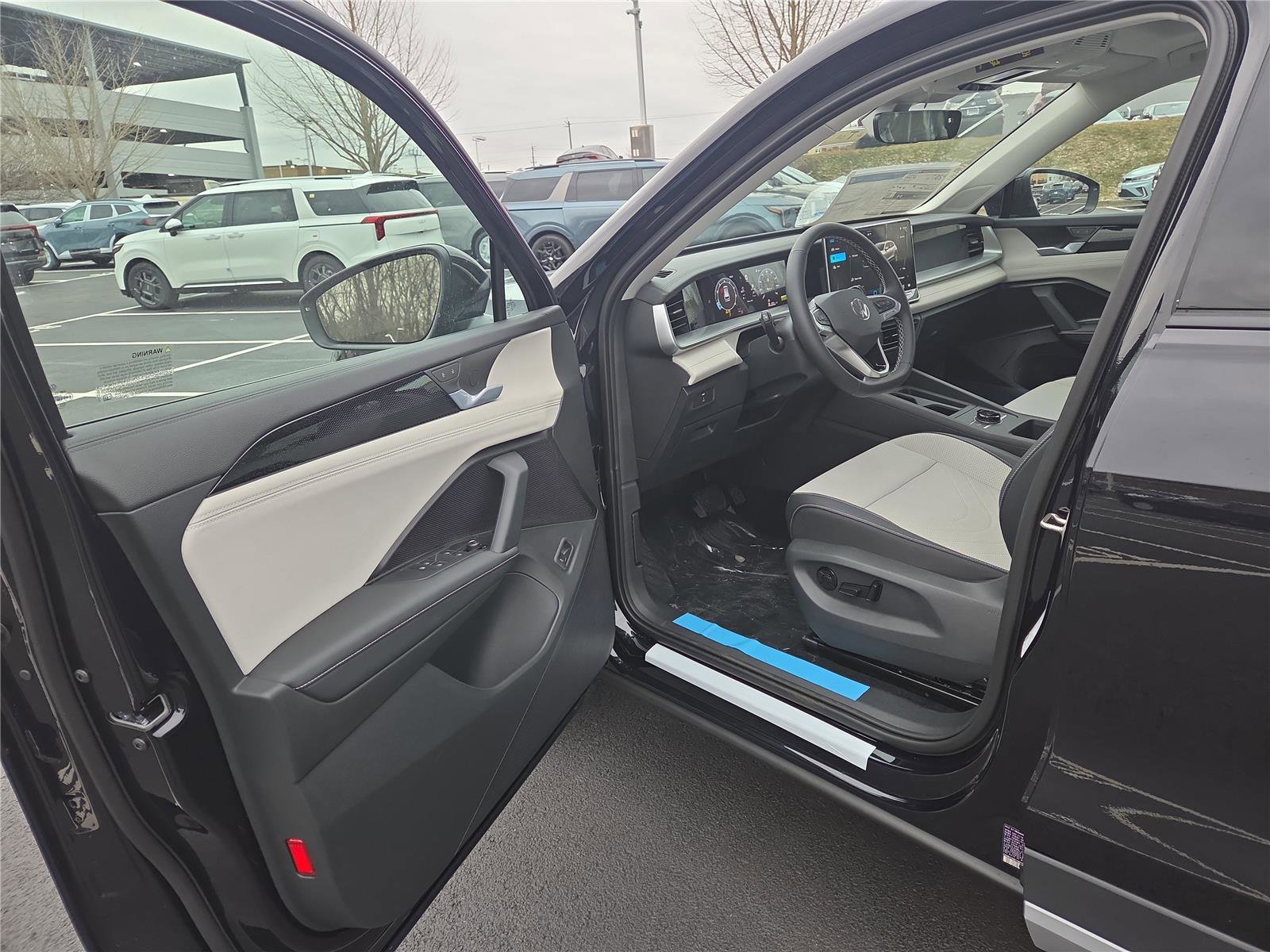 New 2026 Volkswagen Tiguan SE image 11