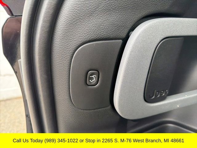 Used 2018 Jeep Cherokee Limited w/ Technology Group image 35