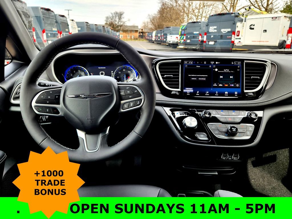 New 2025 Chrysler Pacifica Select image 20