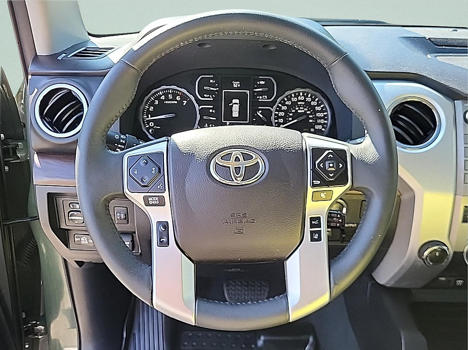 Used 2021 Toyota Tundra Limited w/ Limited Premium Package AWD/4WD image 17