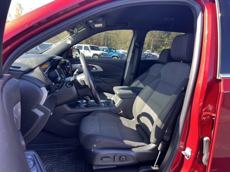 Used 2022 Chevrolet Traverse LT image 15