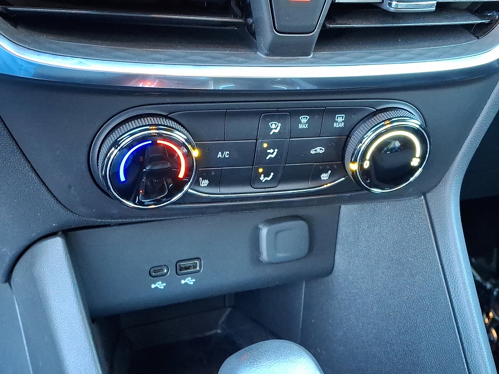 Certified 2024 Buick Encore GX Preferred w/ Comfort Package image 23