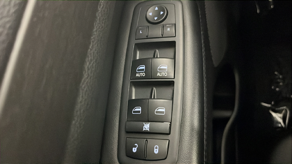 Used 2017 Jeep Grand Cherokee Laredo AWD/4WD image 31