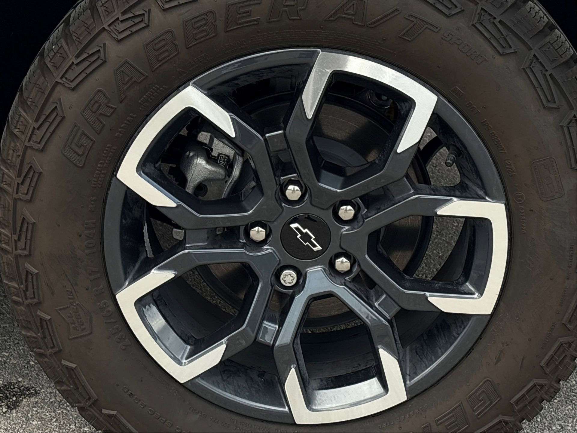 Used 2025 Chevrolet Equinox ACTIV w/ Safety and Technology Package image 13