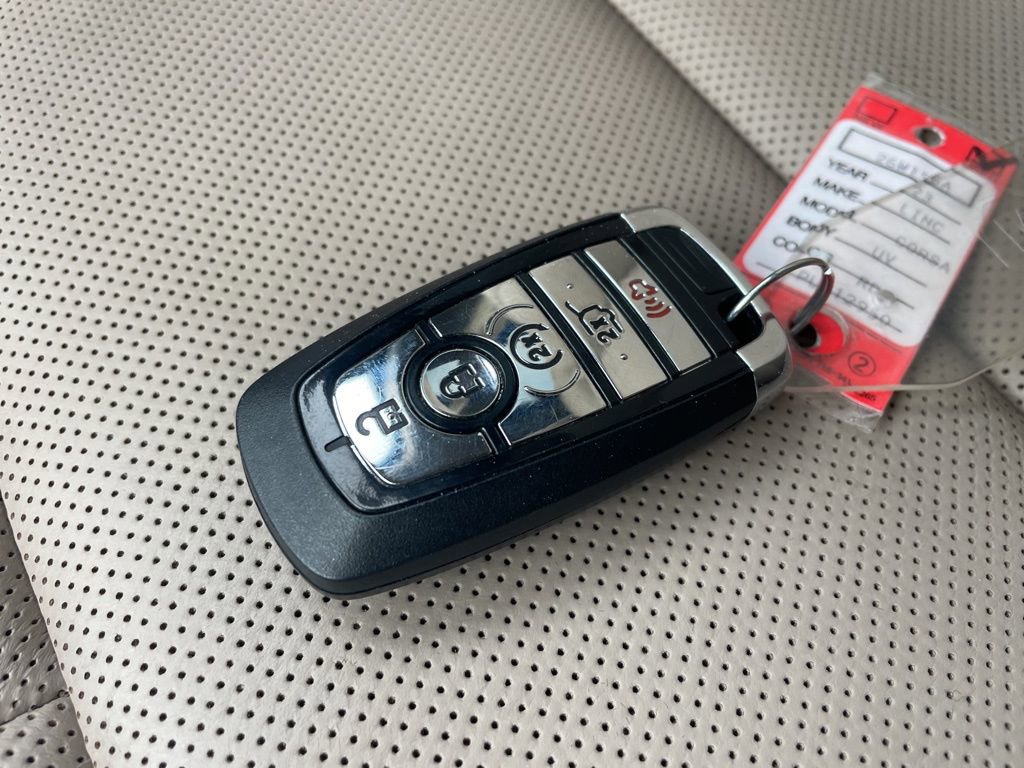 Used 2023 Lincoln Corsair Reserve w/ Rear Removable Package Tray image 39