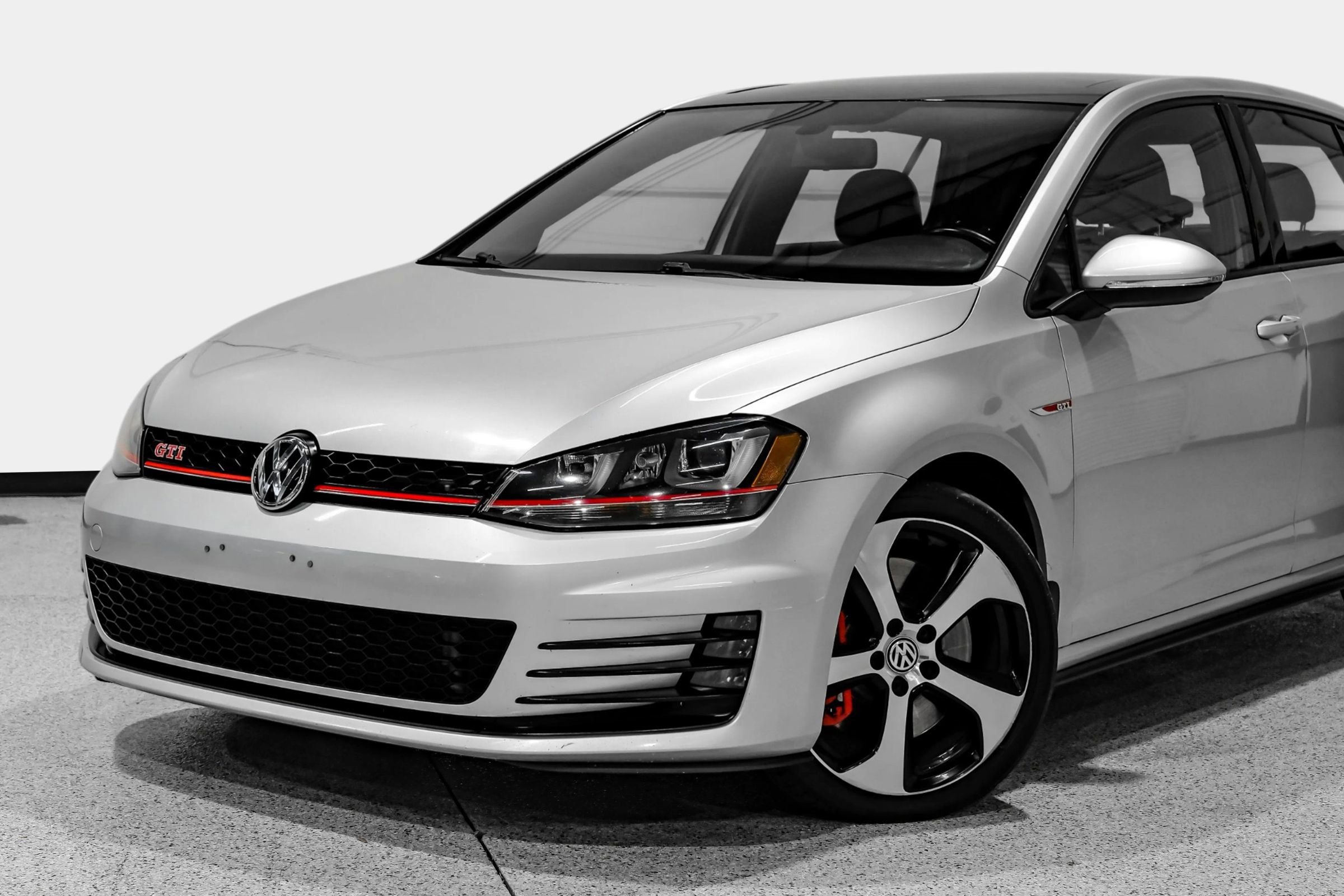 Used 2017 Volkswagen GTI SE FWD image 10