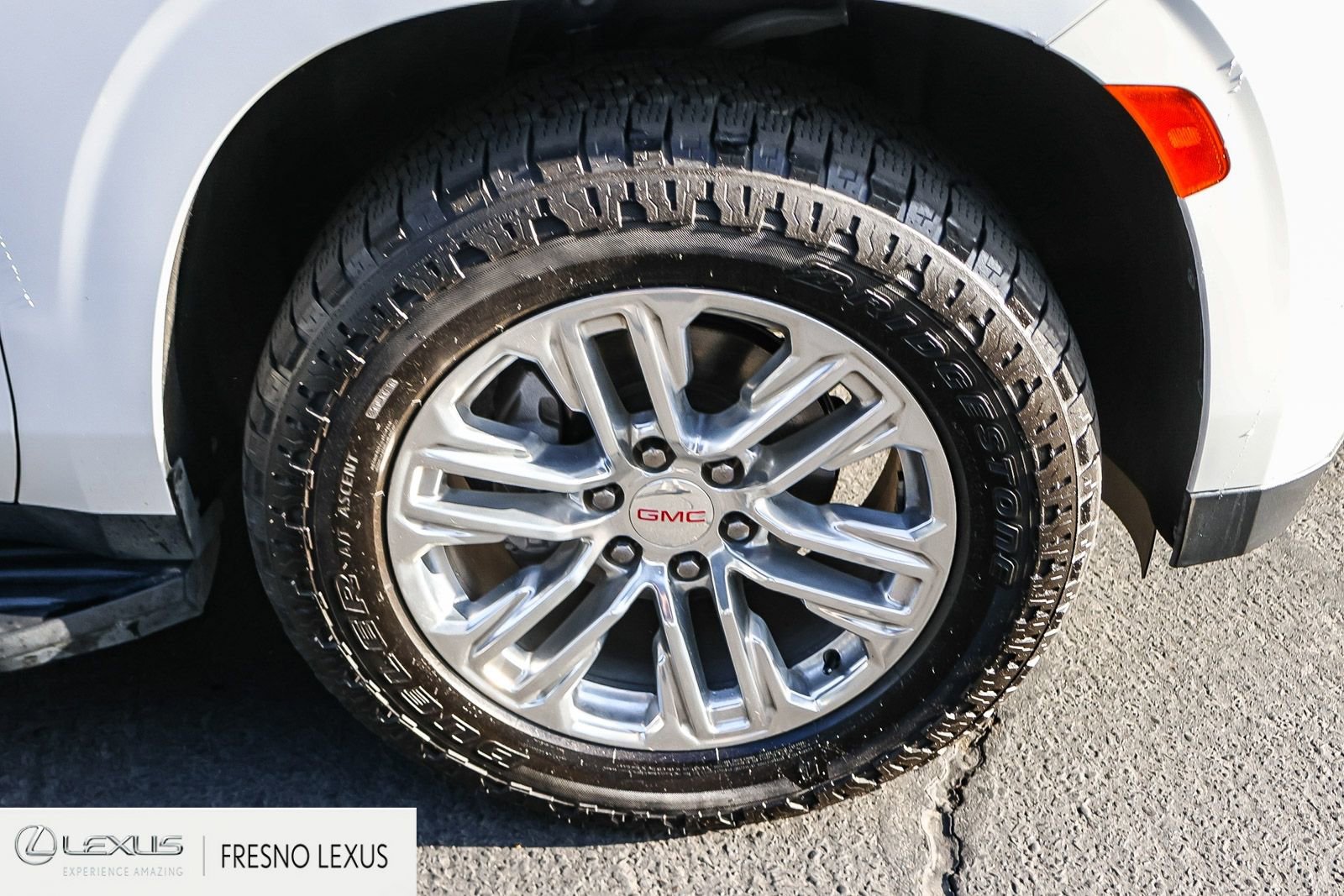 Used 2022 GMC Yukon SLT w/ SLT Premium Package image 9