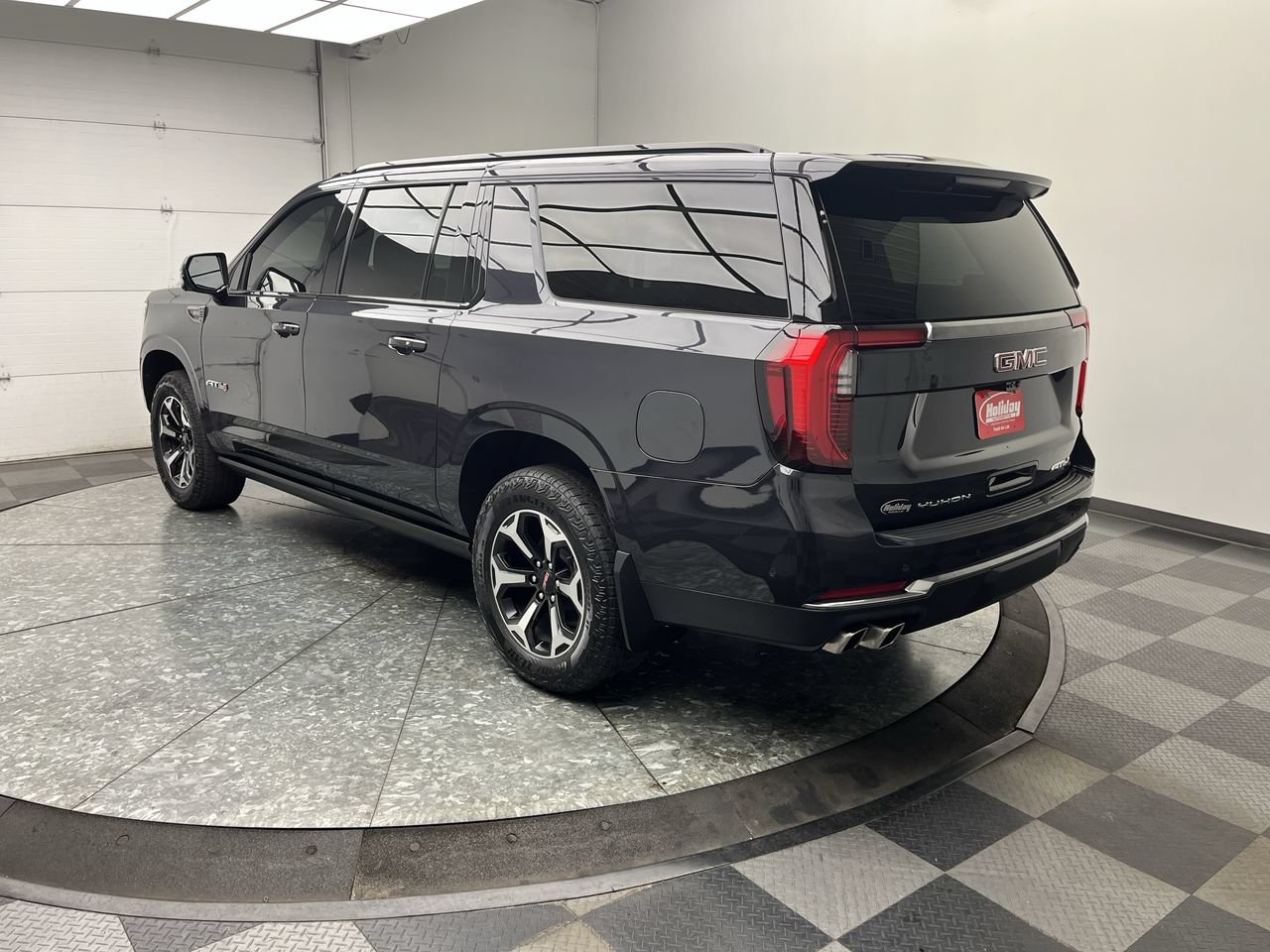Certified 2025 GMC Yukon XL AT4 w/ AT4 Premium Package AWD/4WD image 2