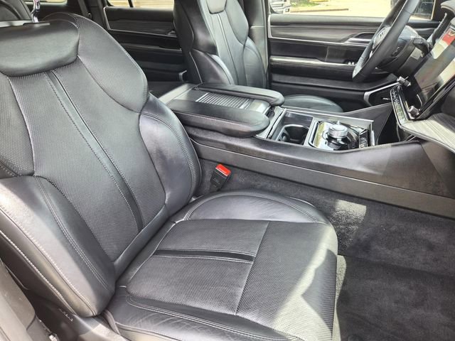 Used 2023 Jeep Wagoneer L Series II AWD/4WD image 24