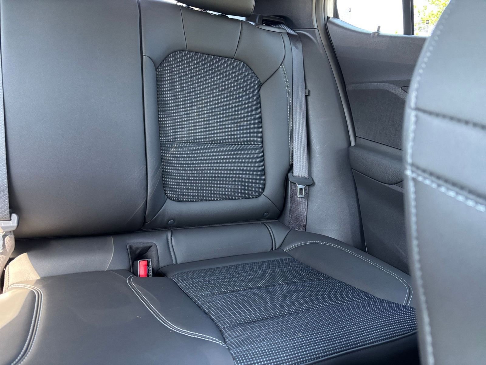 Used 2025 Buick Envista Preferred FWD image 36