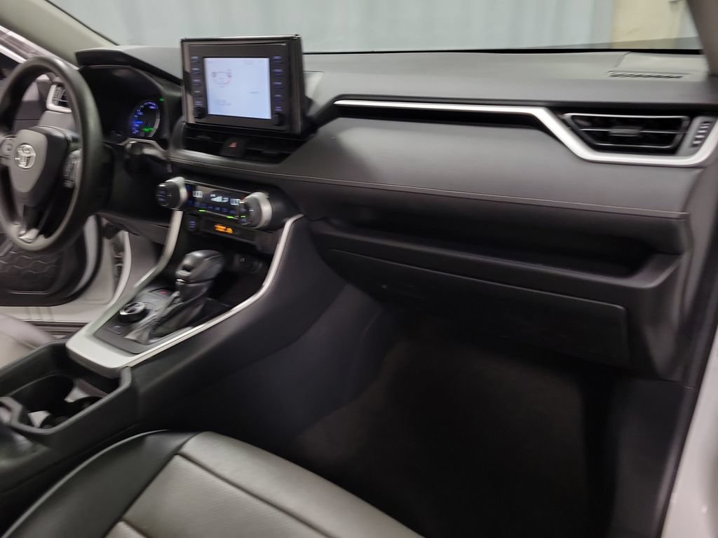 Used 2019 Toyota RAV4 XLE w/ Carpet Mat Package AWD/4WD image 31