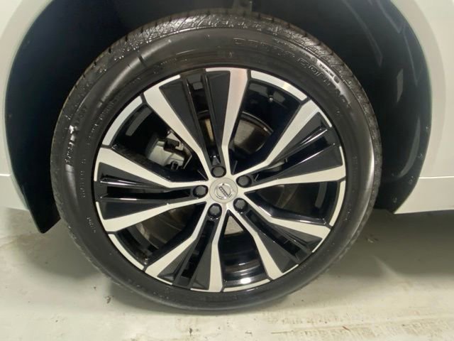 Used 2025 Volvo XC60 B5 Plus w/ Climate Package AWD/4WD image 5