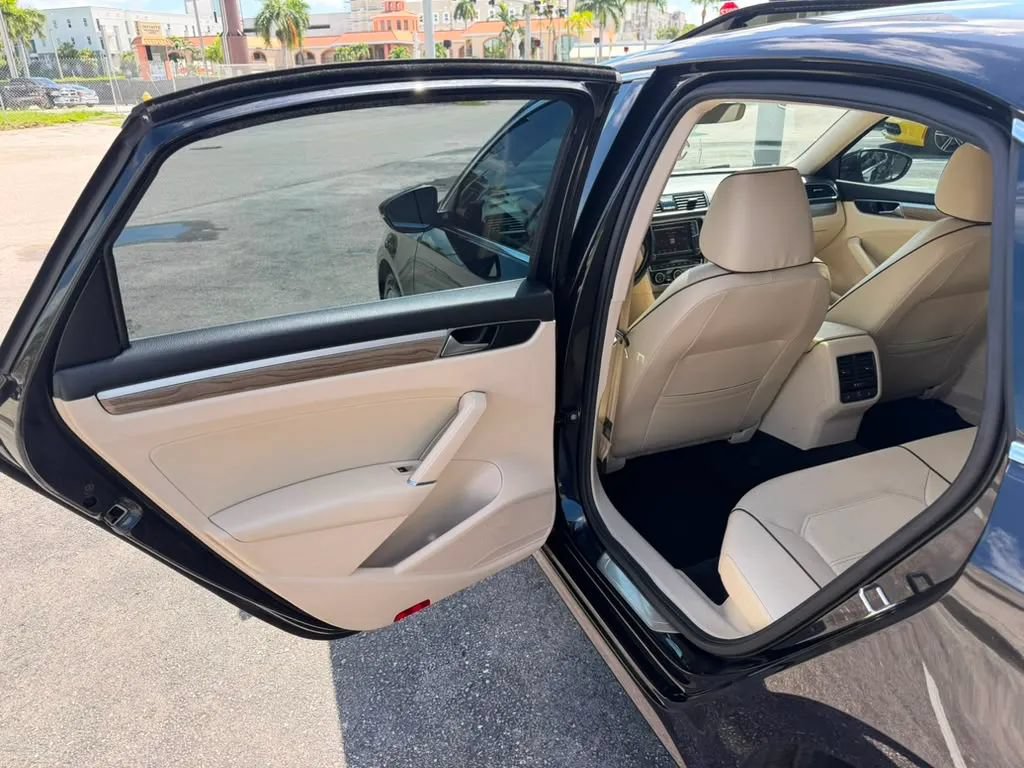 Used 2018 Volkswagen Passat 2.0T SE FWD image 22