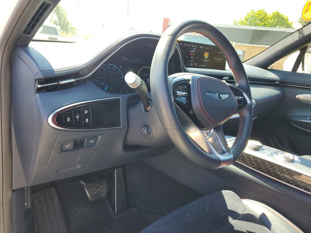 Used 2022 Genesis GV70 3.5T Sport w/ Sport Prestige Package AWD/4WD image 20