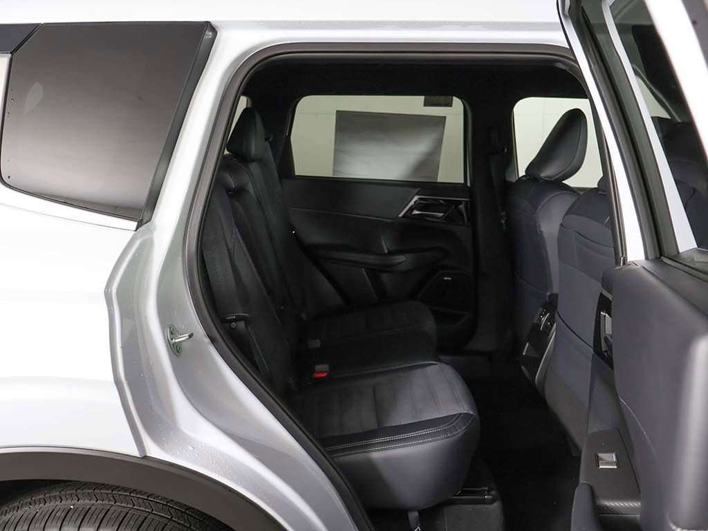 New 2026 Mitsubishi Outlander LE FWD image 31