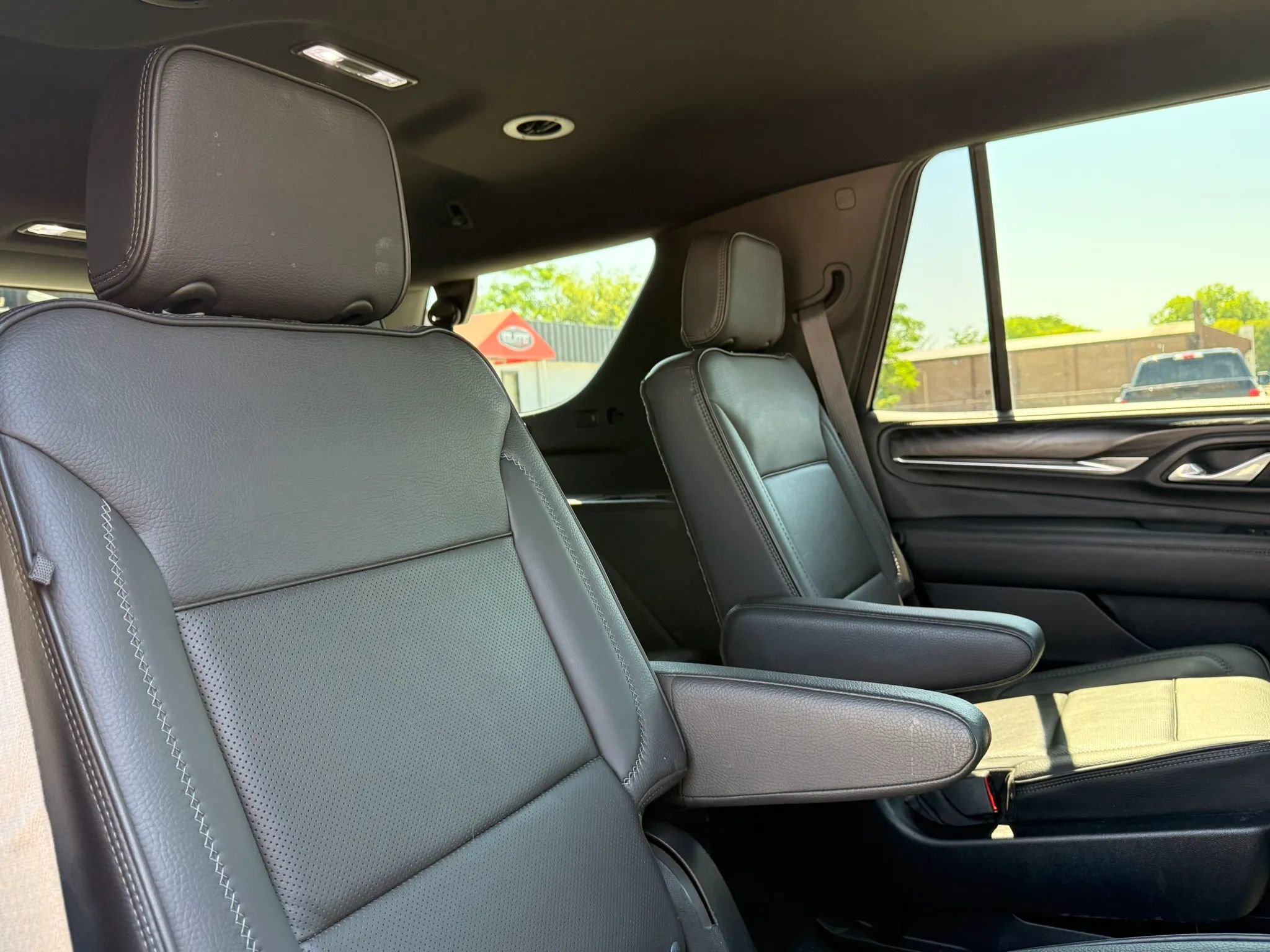 Used 2021 GMC Yukon Denali AWD/4WD image 38