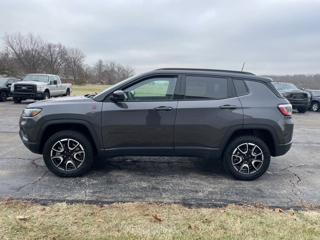 Used 2024 Jeep Compass Trailhawk w/ Trailhawk Convenience Group image 10