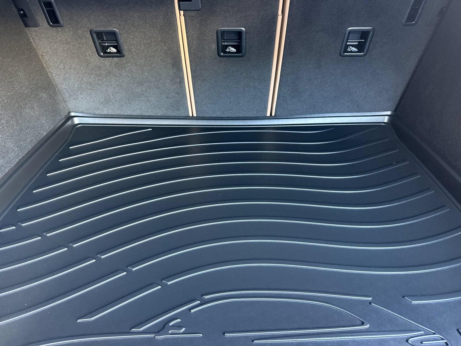 Certified 2026 Porsche Macan AWD/4WD image 17