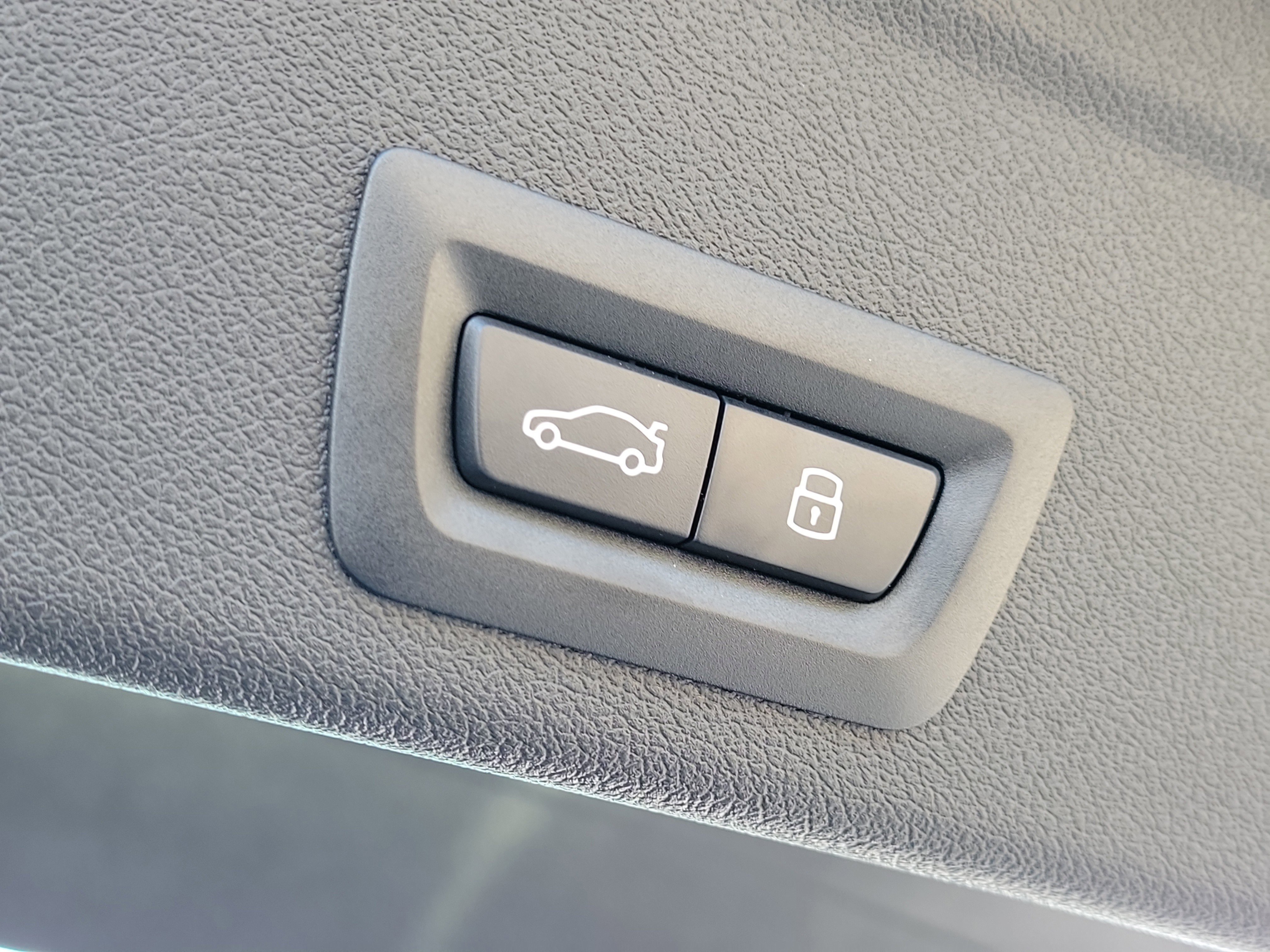 New 2026 BMW X6 xDrive40i image 7