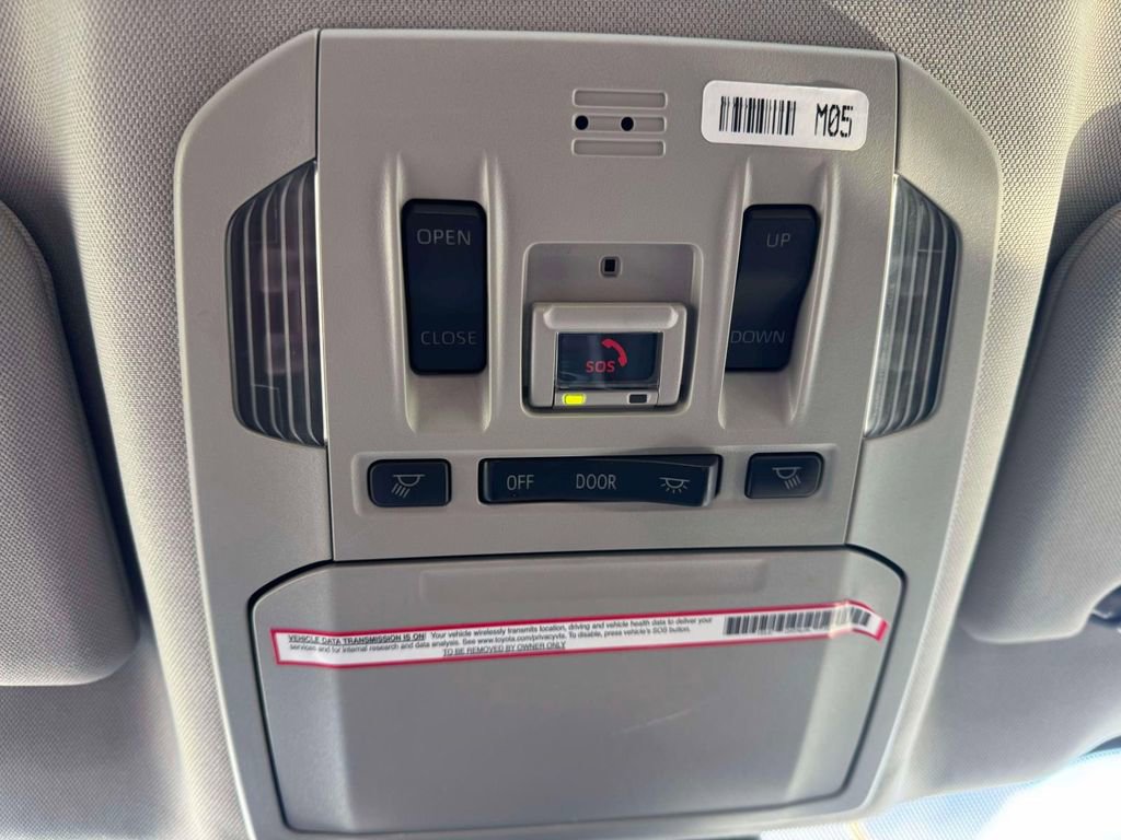 Used 2023 Toyota Highlander XLE image 31