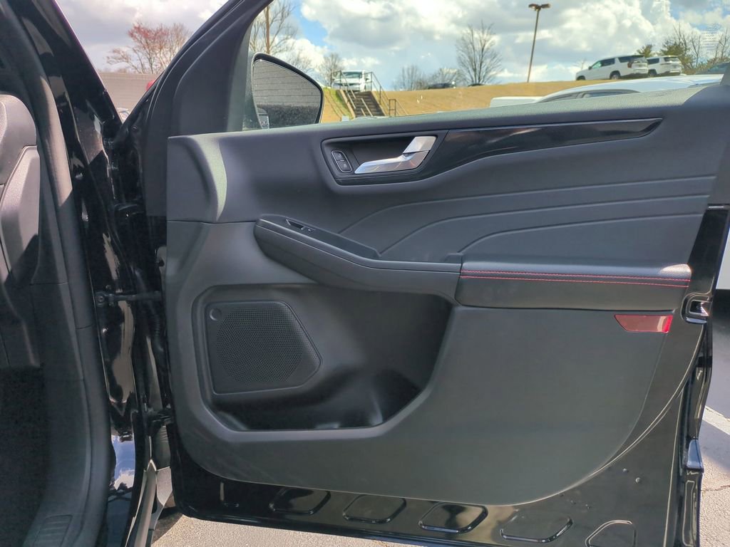 Used 2025 Ford Escape ST-Line image 32