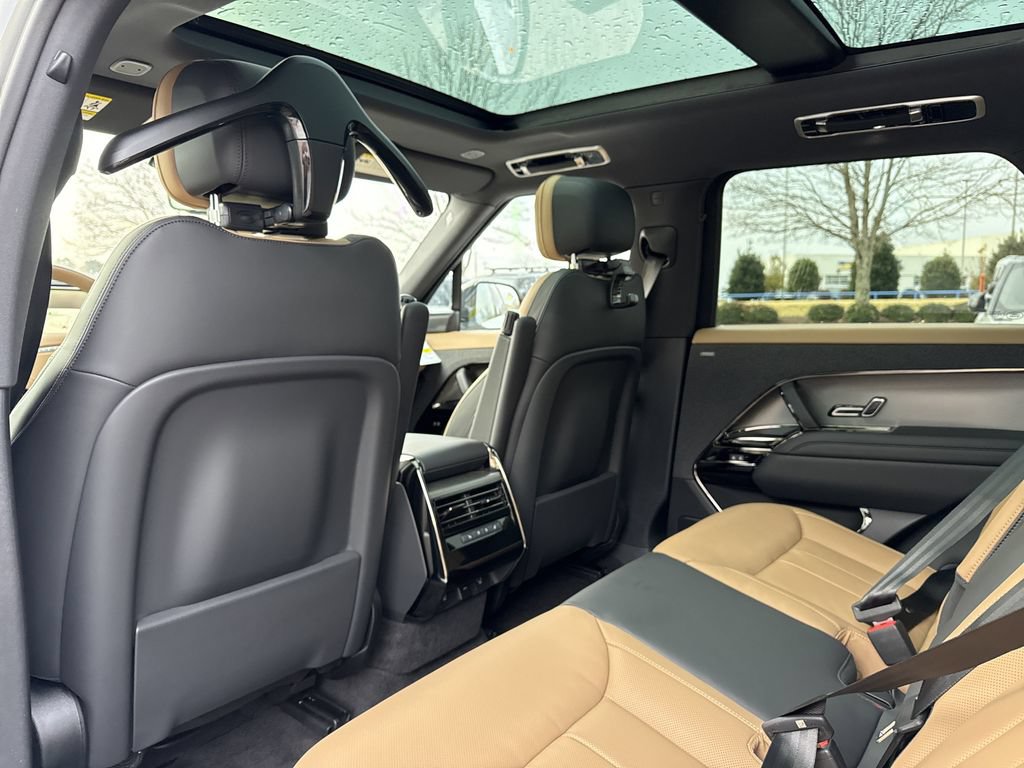New 2025 Land Rover Range Rover Sport Dynamic SE AWD/4WD image 11