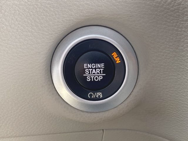 Used 2019 Chrysler Pacifica Limited w/ Advanced Safetytec Group FWD image 10