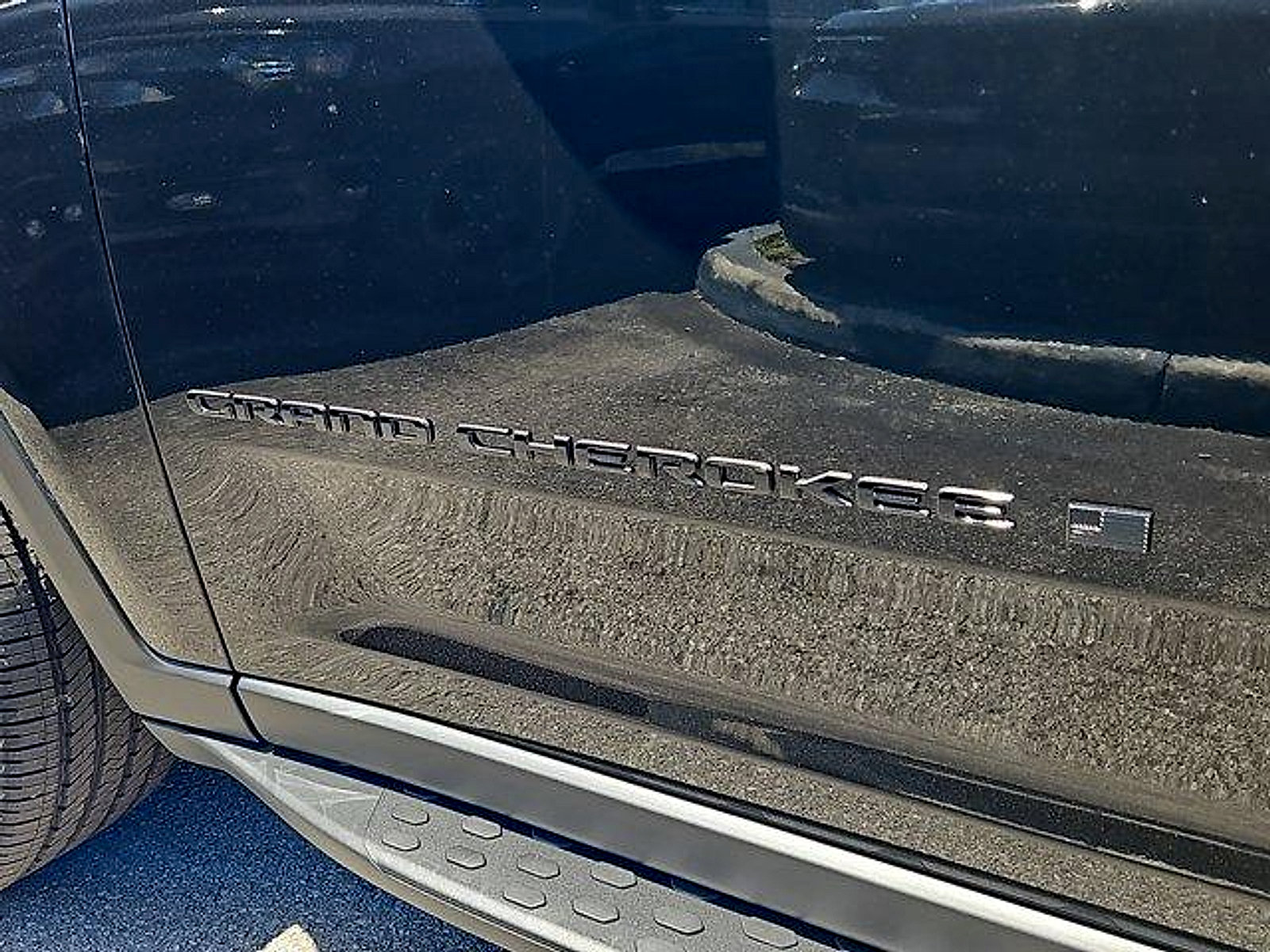 New 2024 Jeep Grand Cherokee L Altitude RWD image 5