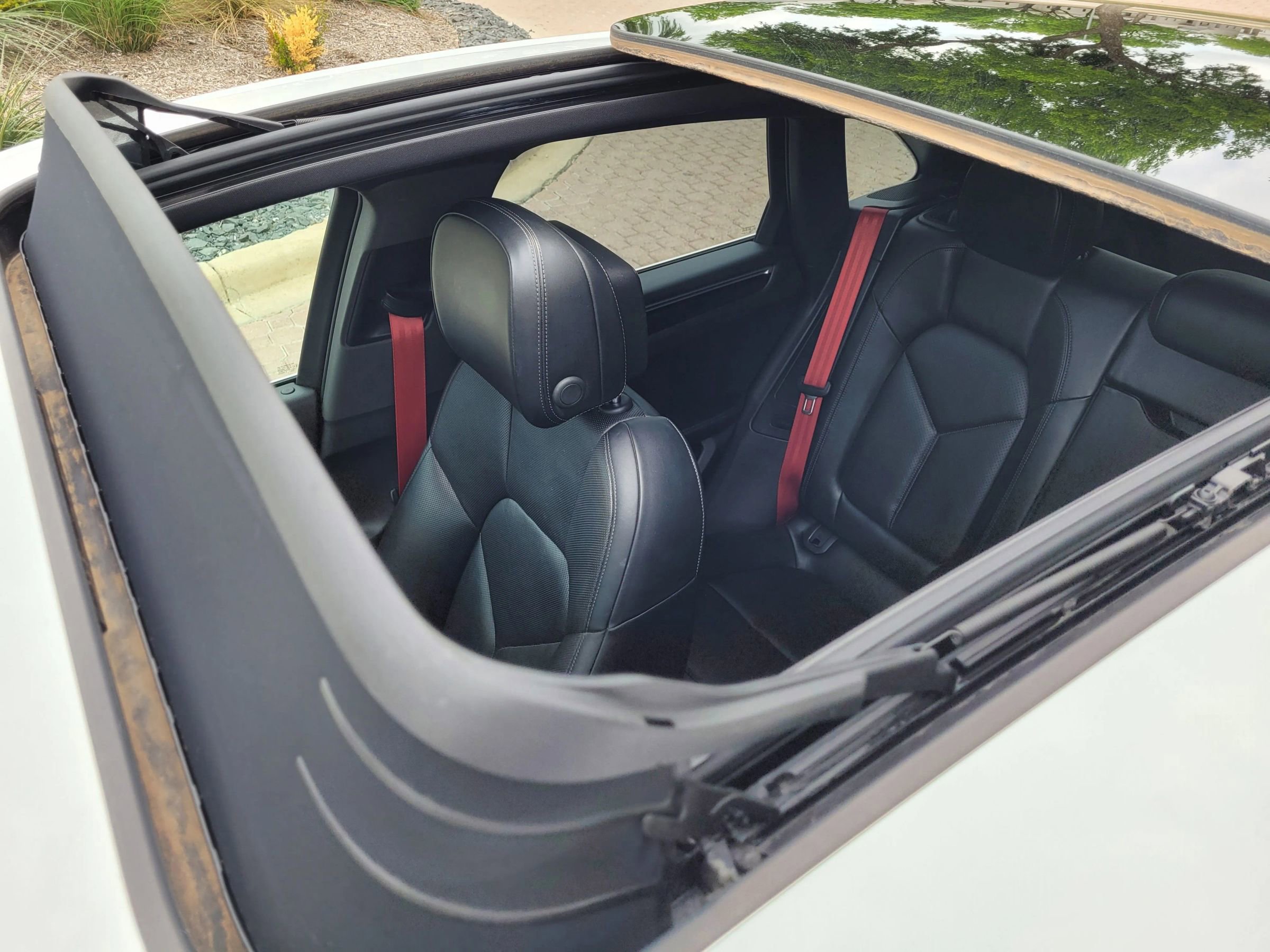 Used 2015 Porsche Macan S image 38