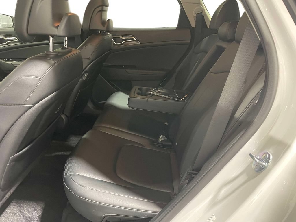 Used 2025 Kia Sportage EX FWD image 9